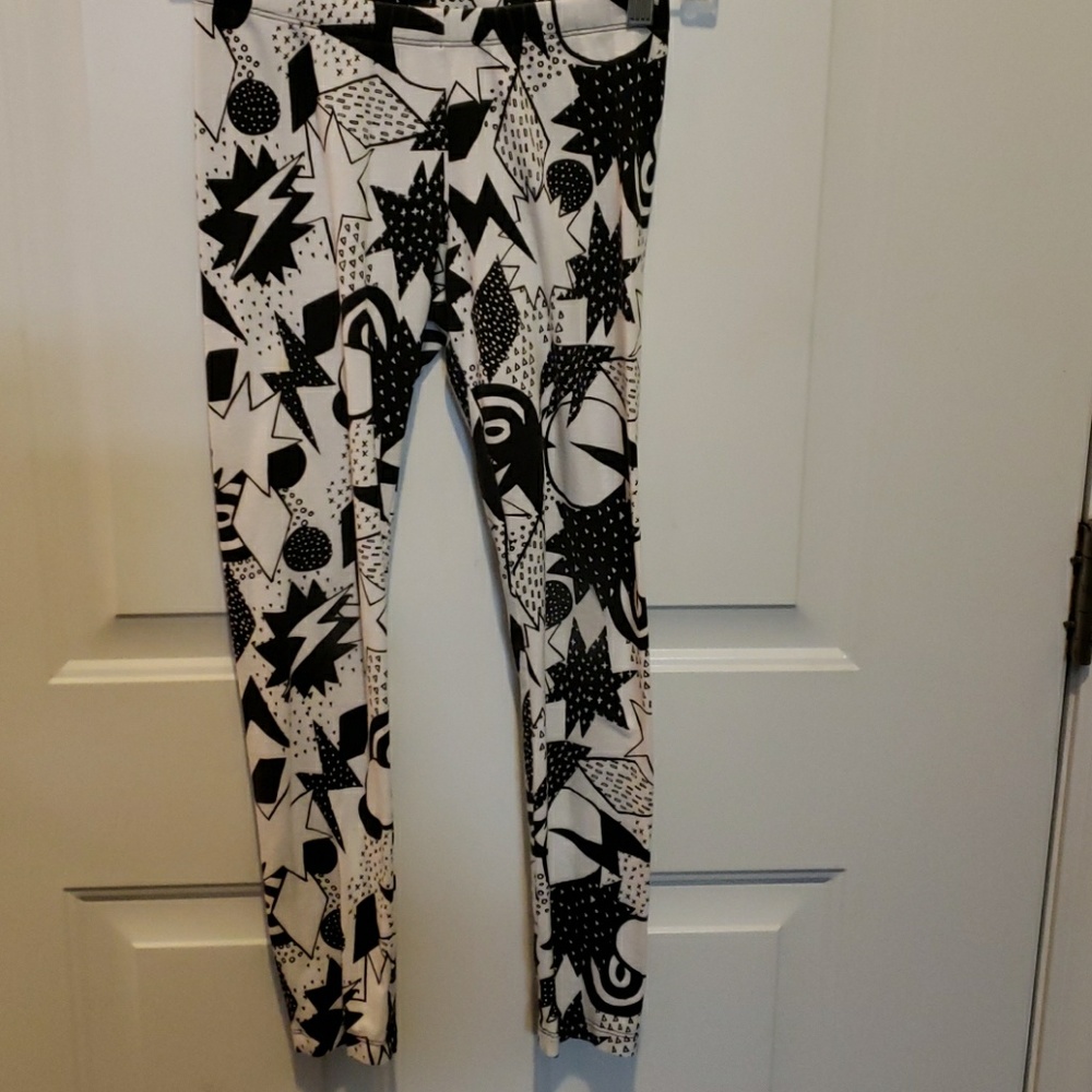2/$7 Cat & Jack Blk/Wte leggings